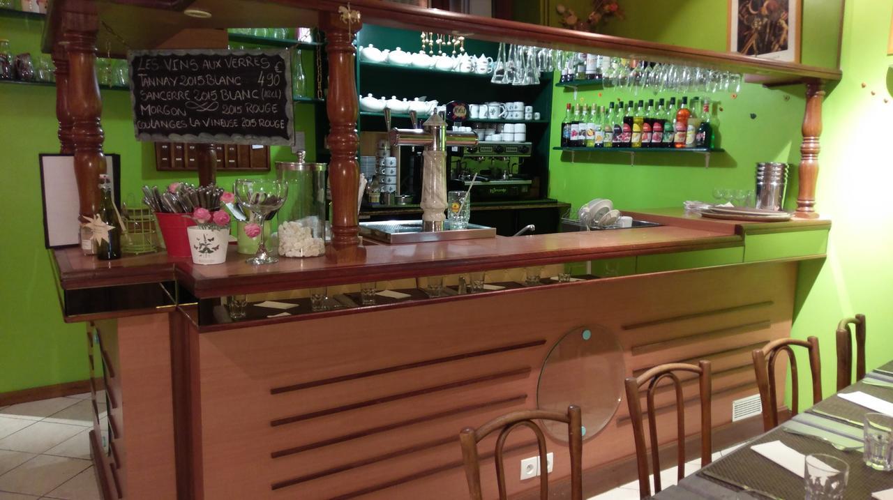 Logis De L'Europe Restaurant Le Cepage Hotell Corbigny Exteriör bild